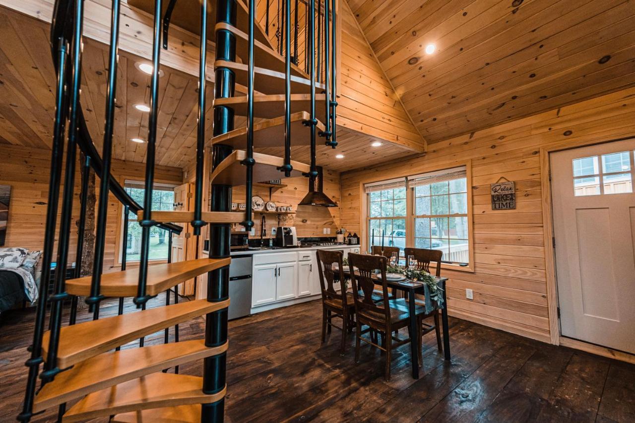Moonlight Treehouse At Belgrade Hospitality Villa Bagian luar foto